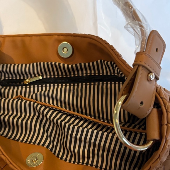 Classic Brown Woven Shoulder Bag - Picture 3 of 7